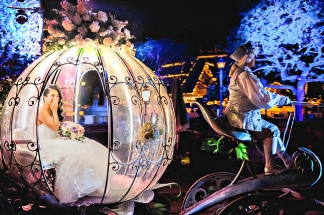 disneyland-fairy-tale-weddings-cinderella-carriage.jpg